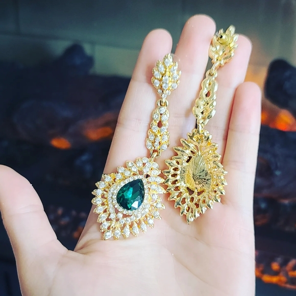 Green long earrings - Picture 3 of 3